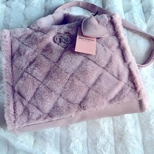 🎁 idea Juicy Couture Dusty Blush Pink Fluffy Faux Fur Let’s Get Cozy Tote Bag